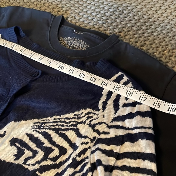 Vintage late 80’s/early 90’s navy blue zebra button up cardigan sweater - Picture 7 of 8